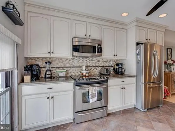 3003 Stoneham Dr, West Chester, PA 19382