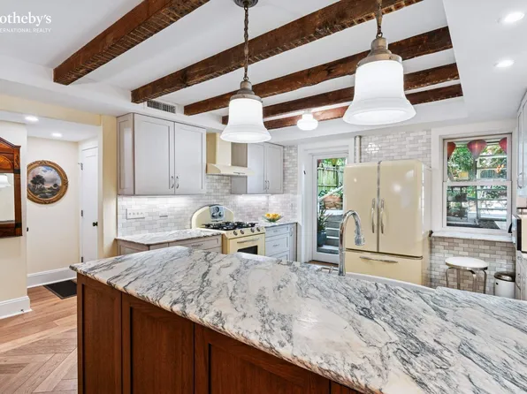 361 Dean Street image 5 of 17