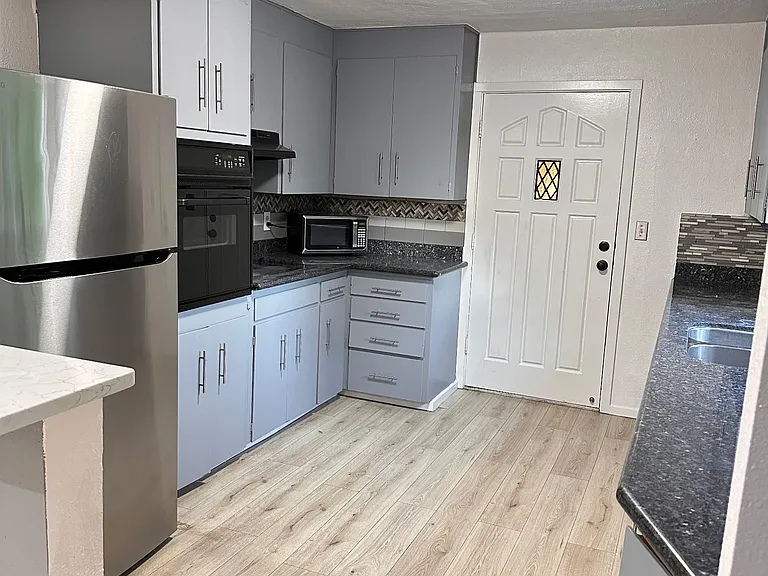 14431 Washington Ave SW — Photo 3