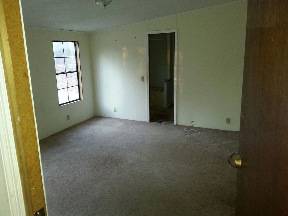 2nd image of 1218 Saint Matthews Rd