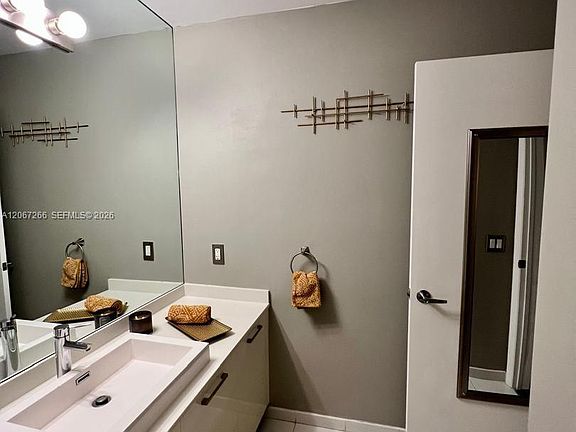 3rd image of 151 SE 1st St APT 1206