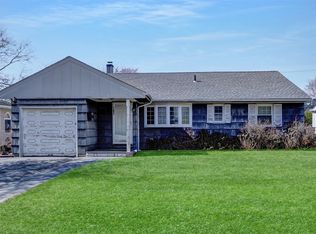 182 Hungry Harbor Rd, Valley Stream, NY 11581