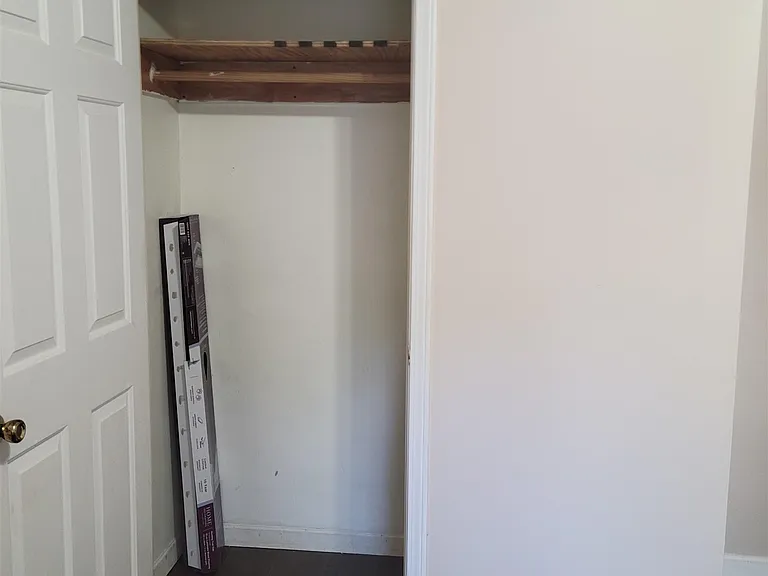 37 Evergreen Ave #B — Photo 15