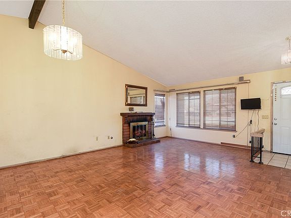 2nd image of 10988 Middleborough Rd