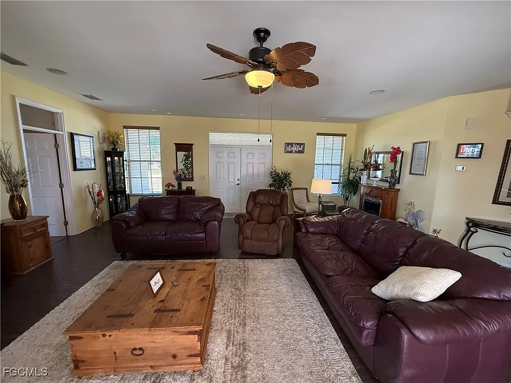 3 bed, 2.0 bath, 1926 sqft, $2,500 — Photo 4