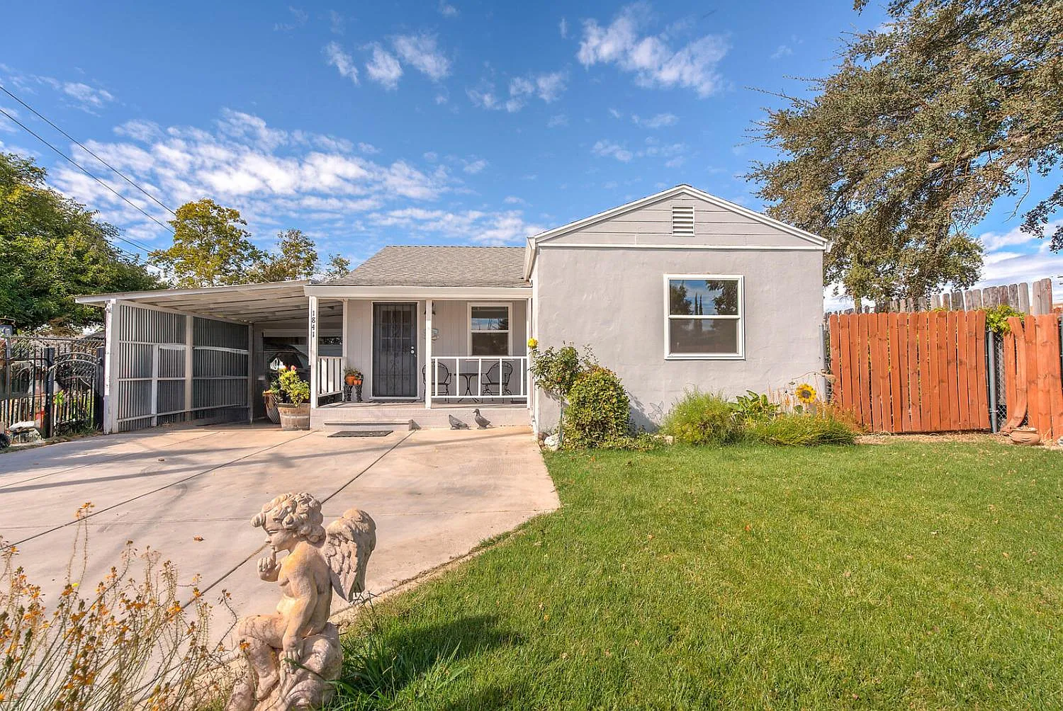 1841 Verano St photo 1