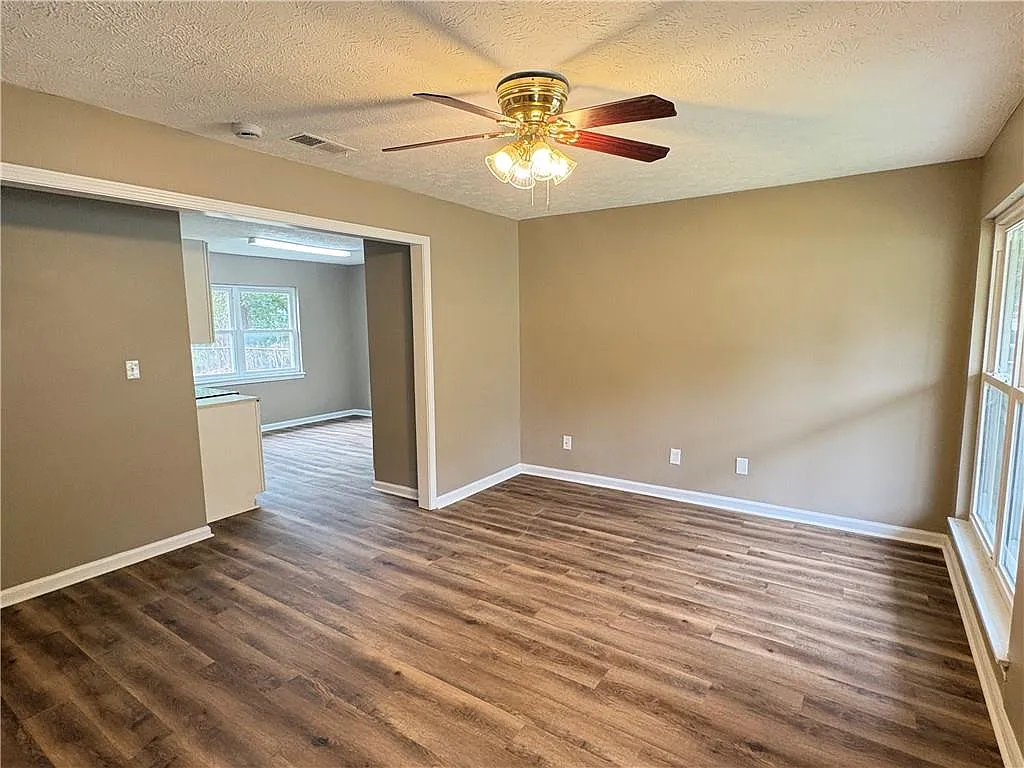 4 bed, 1.5 bath, 1242 sqft, $1,150 — Photo 3