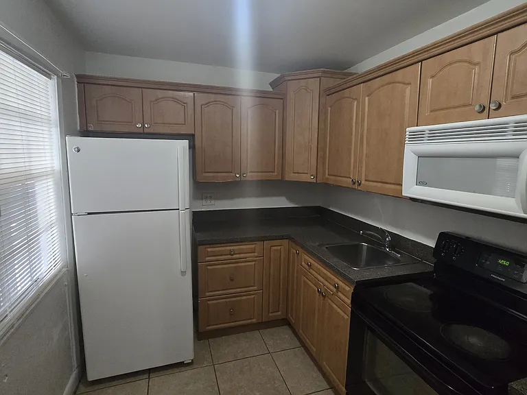 1230 Kent St — Photo 11