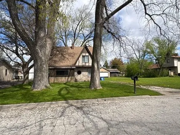 2720 Harrison Pl, Waukegan, IL 60085