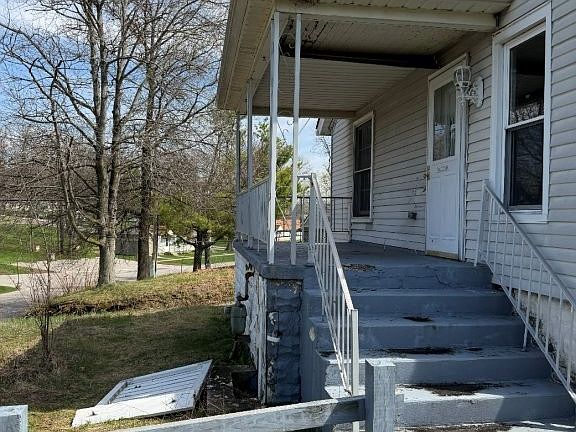 2nd image of 1015 Cascade Rd