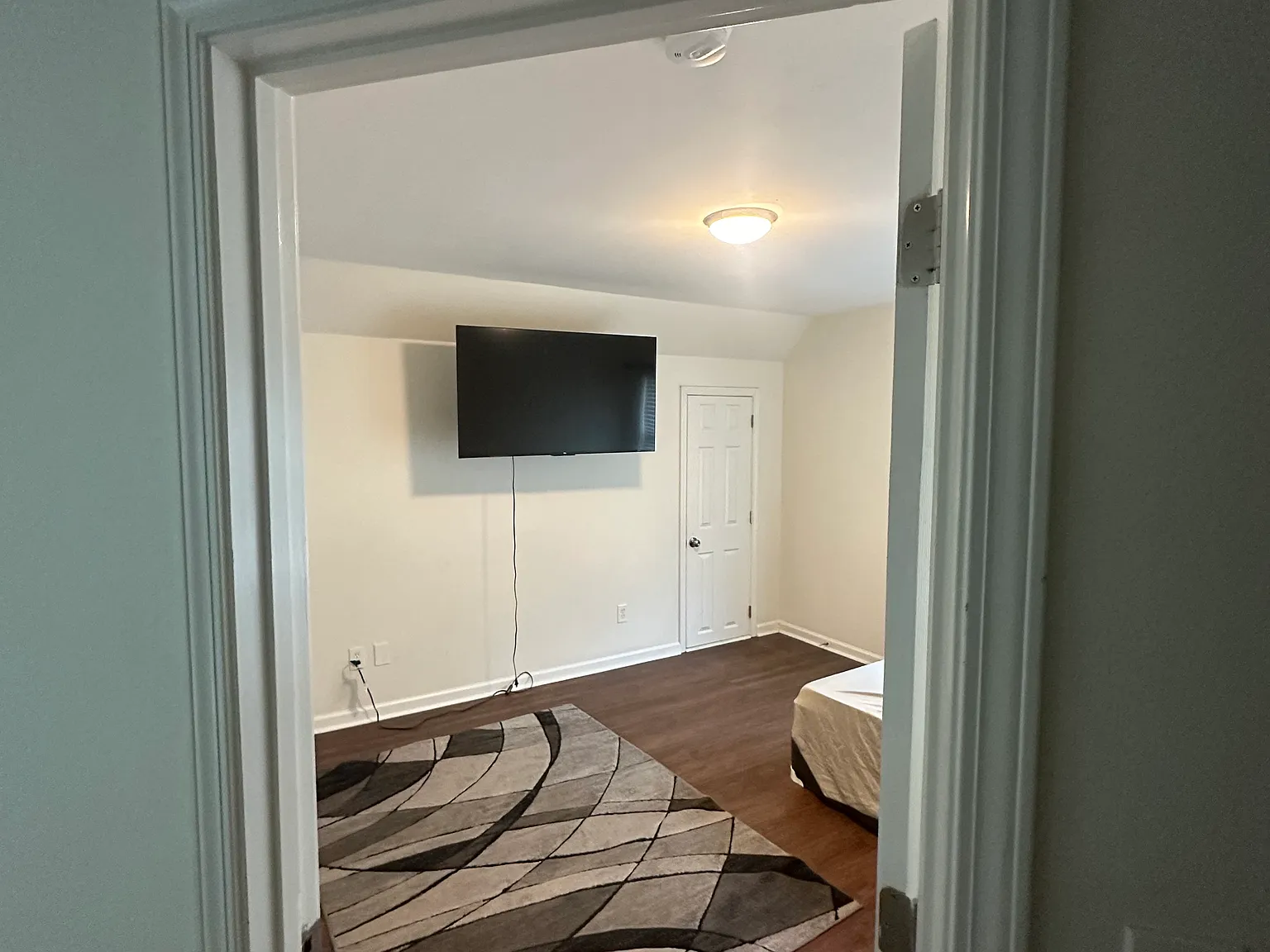 3 bed, 2345 sqft, $1,100 — Photo 4