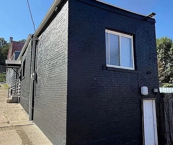 1 bed, 1.5 bath, 430 sqft, $1,100 — Photo 2