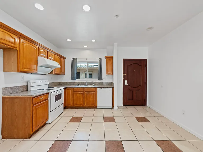 421 S Garfield Ave #79 — Photo 6