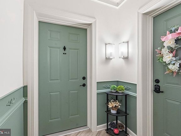 3rd image of 637 Wallingford Rd Unit 401