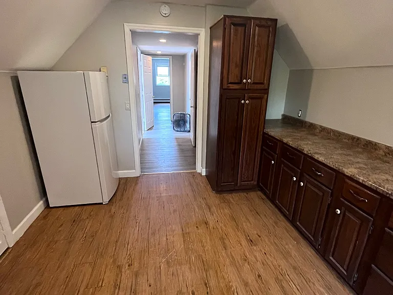 201 Main St #4 — Photo 8