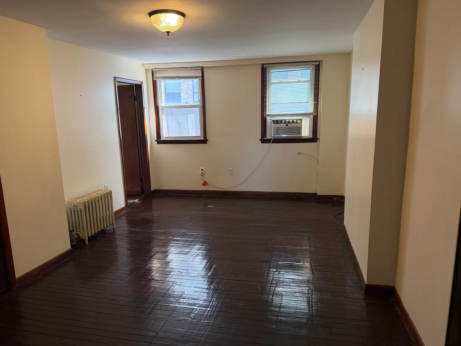 3 bed, 1200 sqft, $2,400 — Photo 2