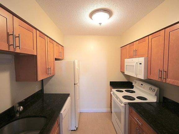 2nd image of 497 Broadway #302-3E