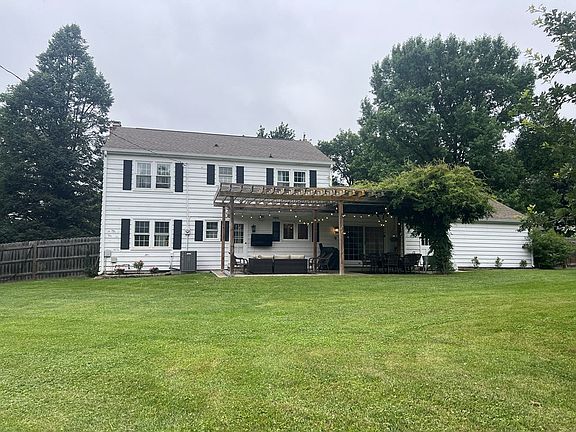 3rd image of 1424 Forest Dr