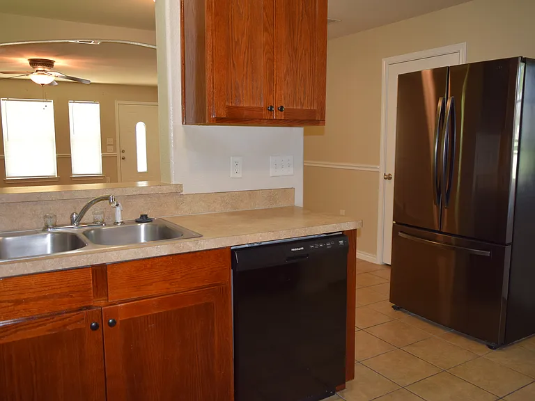 1143 N Lockhart St — Photo 4