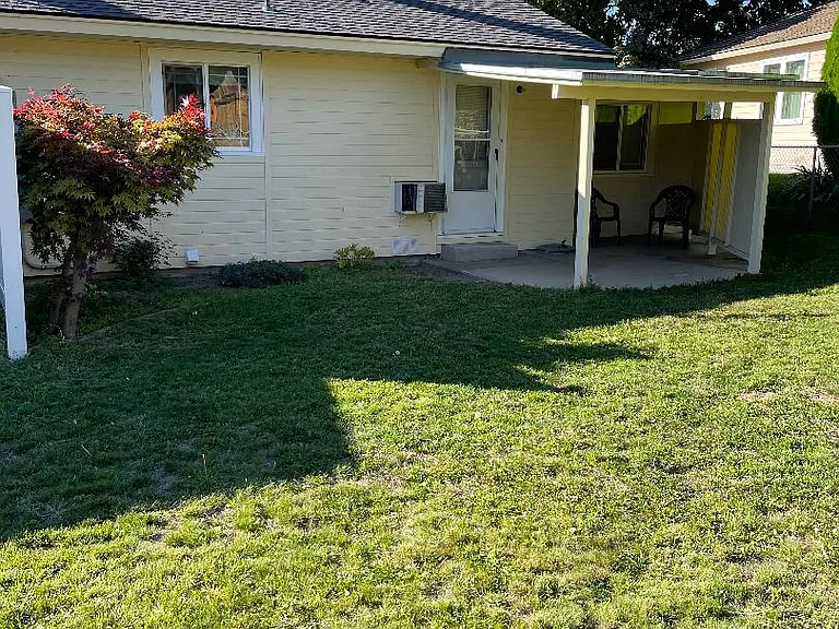 4309 1/2 Maple Ct — Photo 3