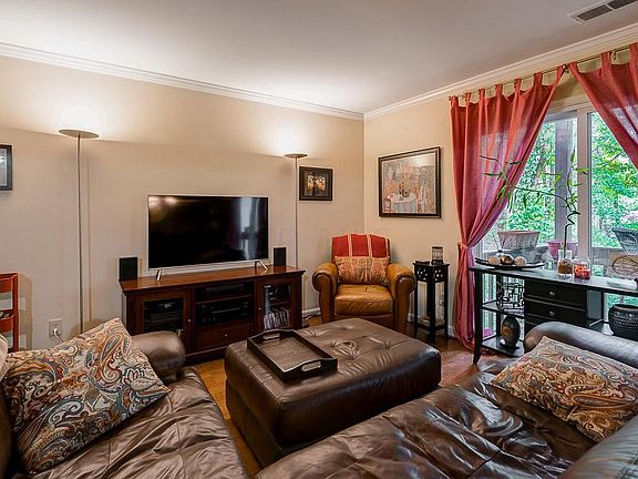 3rd image of 1577 Arlington Ave #1577A