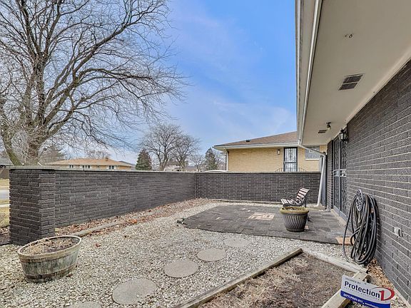 3rd image of 2104 Cardinal Dr