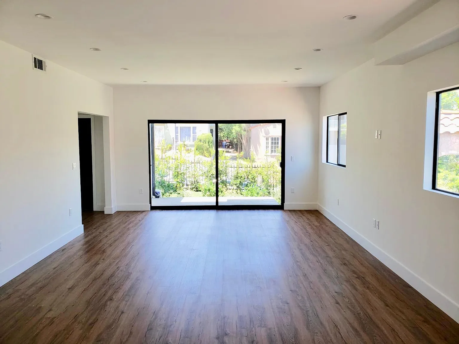 1844 S Cochran Ave — Photo 4