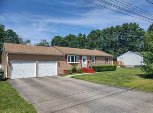 4 Winter Haven Dr, Webster, MA 01570
