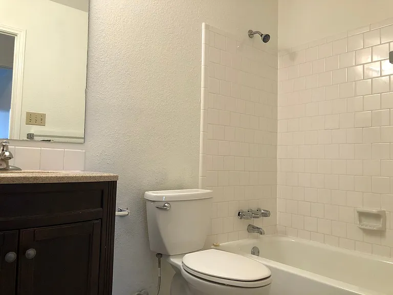 208 E Denton Dr — Photo 15