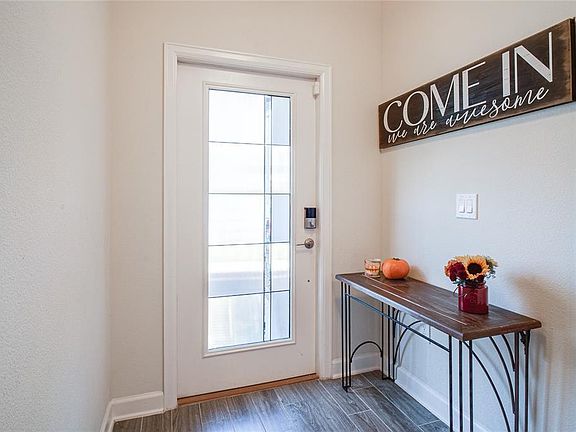 3rd image of 12119 Sonnet Ave