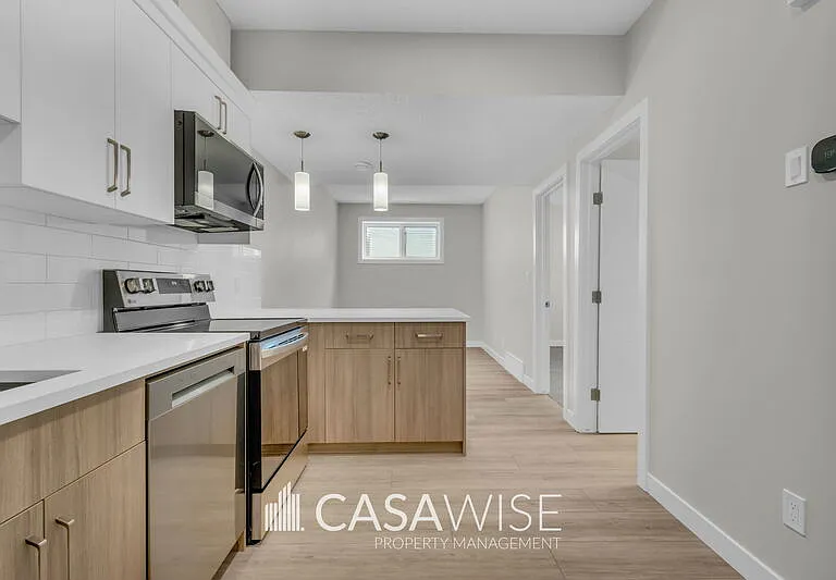 1053D Berg Pl — Photo 2
