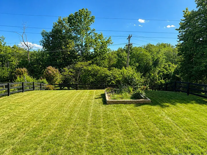 700 Elizabeth Ave — Photo 3