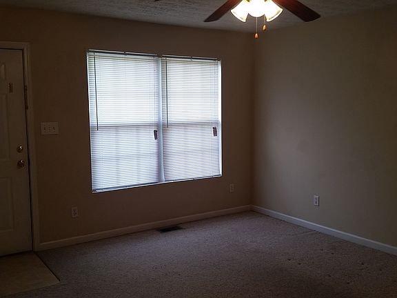 3rd image of 140-142 Garnet Dr