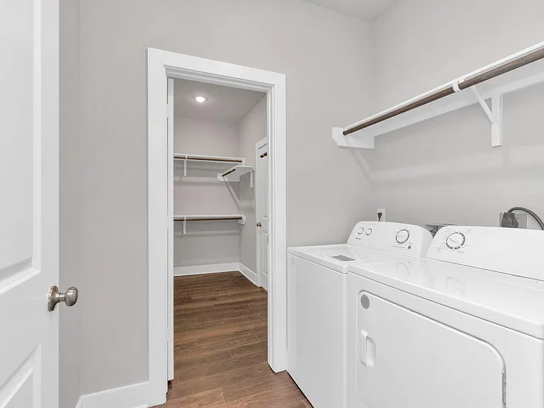 10502 Moon Valley Ln — Photo 15
