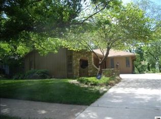 611 SW Morningside Rd, Topeka, KS 66606