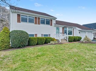 6 Benjamin Rd, Groton, CT 06355