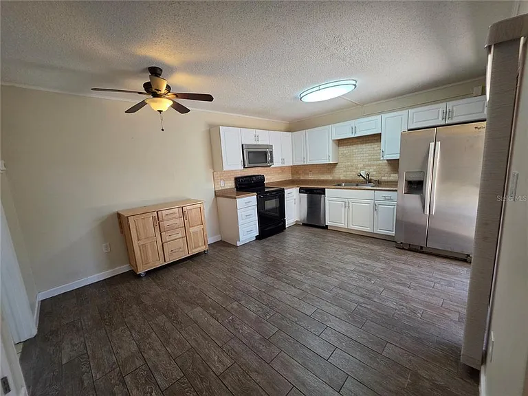 3824 Saxon Dr — Photo 6