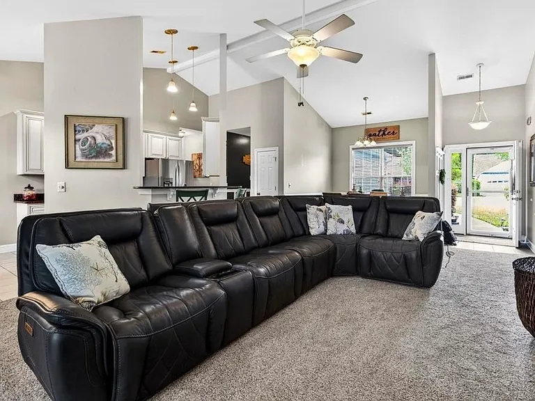 245 Colby Ct — Photo 4