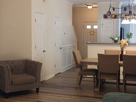 5th image of 2405 Bay Harbor Dr