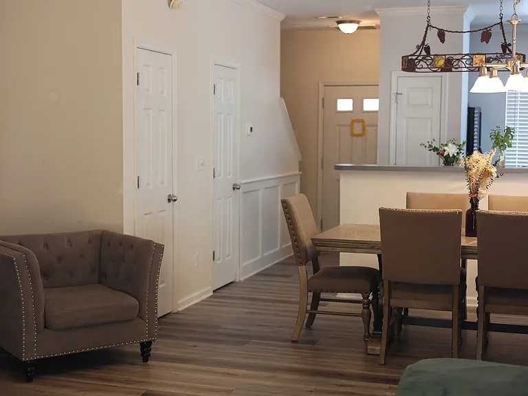 2405 Bay Harbor Dr — Photo 5