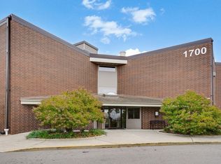 1700 Four Oaks Rd APT 128, Eagan, MN 55121