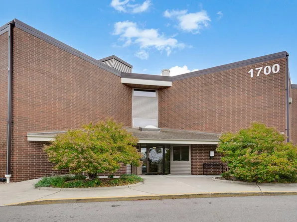 1700 Four Oaks Rd APT 128, Eagan, MN 55121