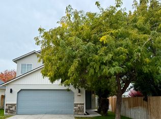 1061 N Cliff Creek Ave, Meridian, ID 83642