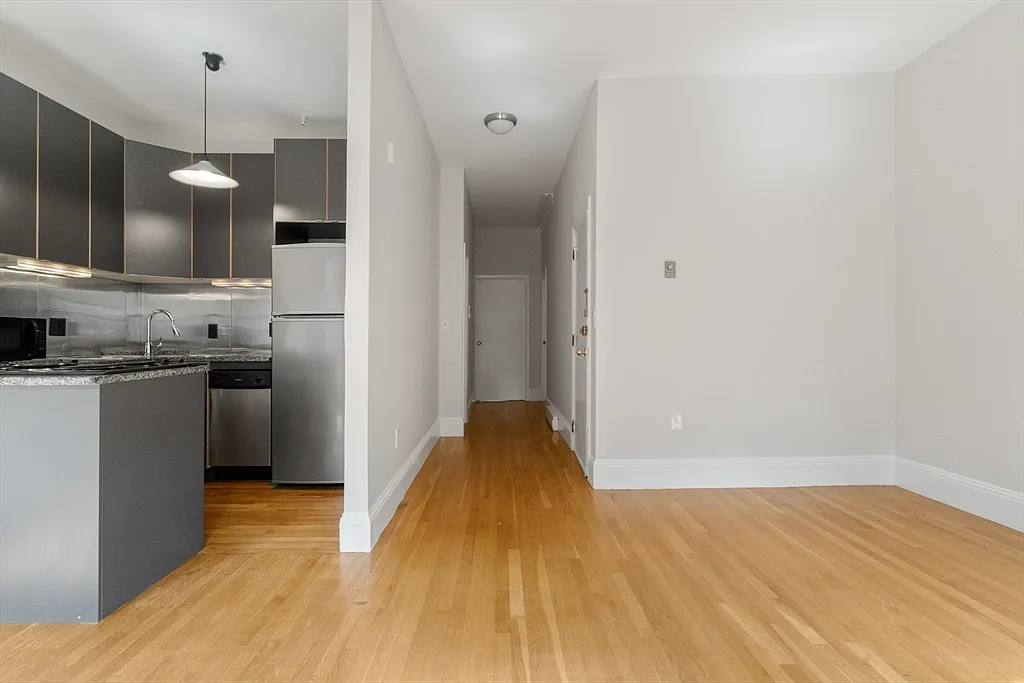 1 bed, 1.0 bath, 700 sqft, $3,850 — Photo 4