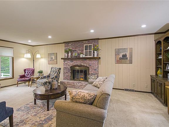 4th image of 1925 Larkspur Dr