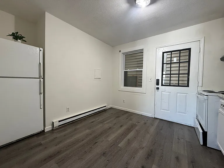 21 E Bartlett St #7 — Photo 7