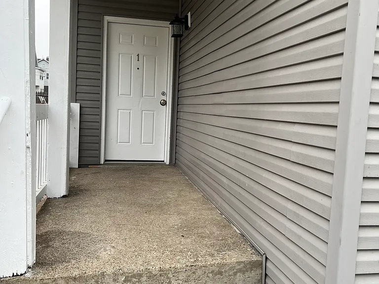 422 Walnut St #1 — Photo 2