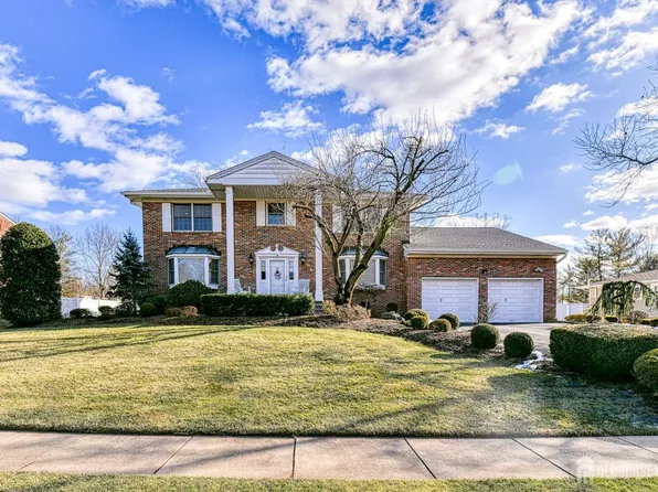 33 Overhill Dr, North Brunswick, NJ 08902