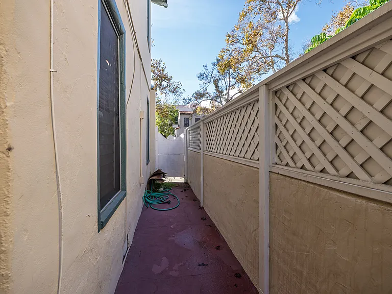 152 N Arnaz Drive — Photo 12
