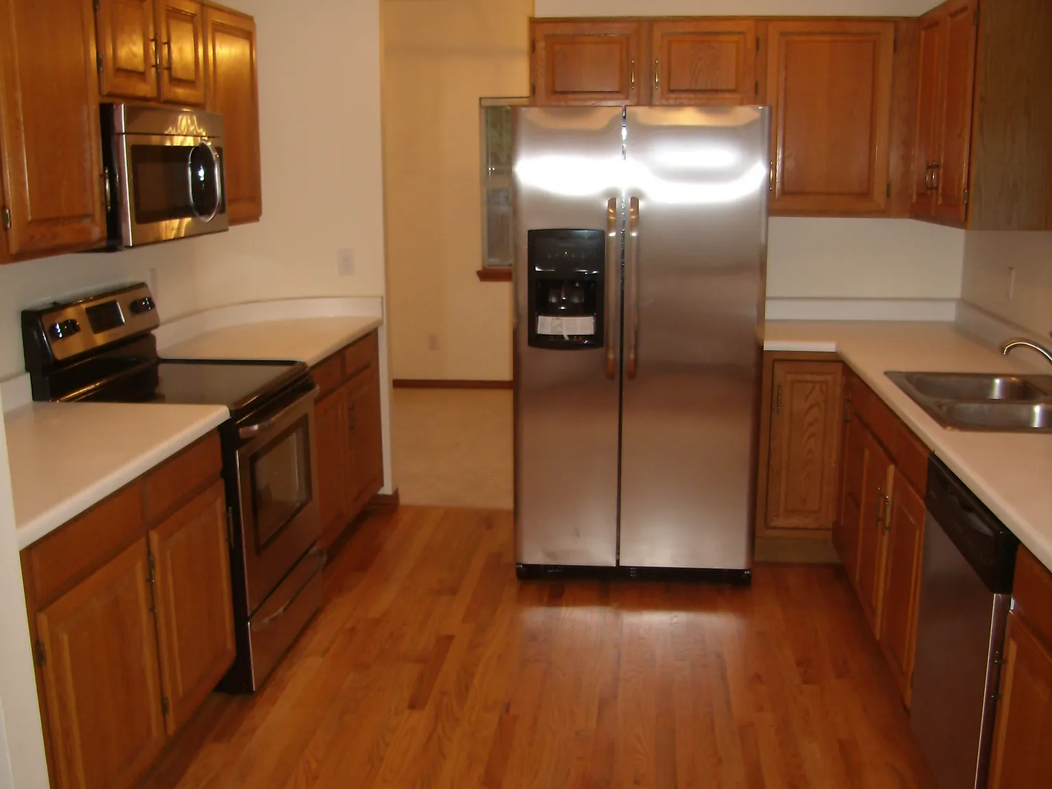 4 bed, 2350 sqft, $1,090 — Photo 4